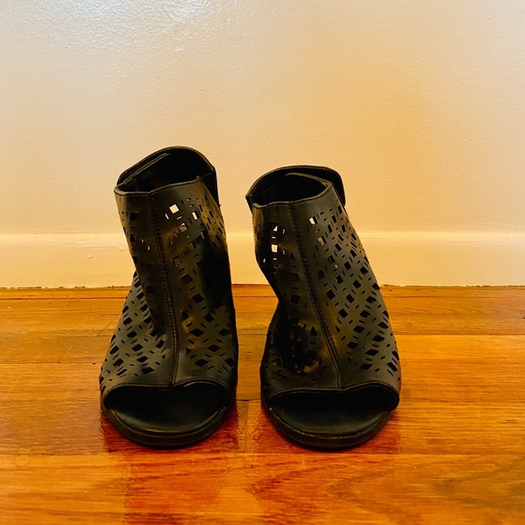 Christian Siriano | Open-Toe // Open-Back Chunky Heels - Picture 1 of 6